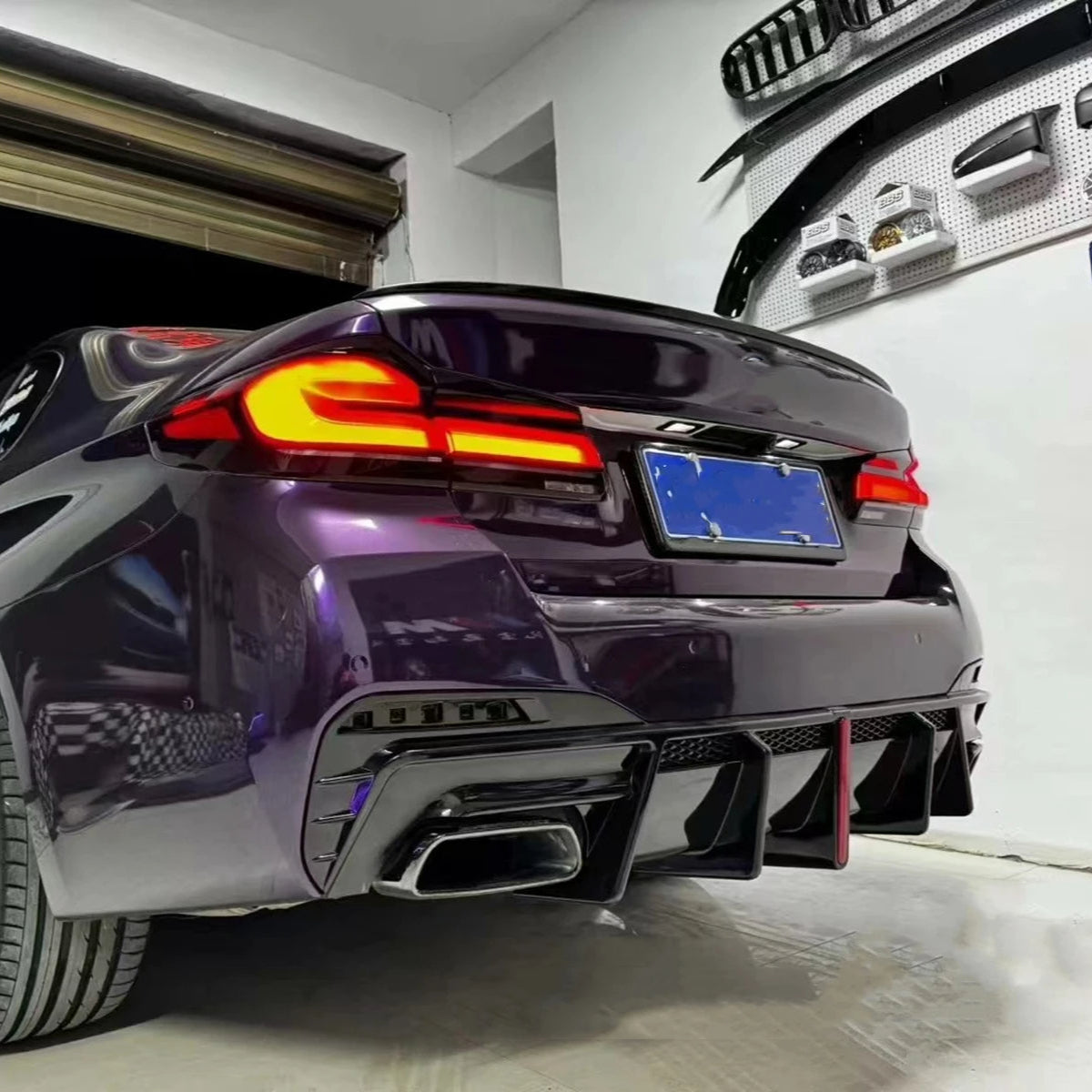 F1 Style Rear Diffuser with LED Light For BMW G30/G31 M550i 2017+